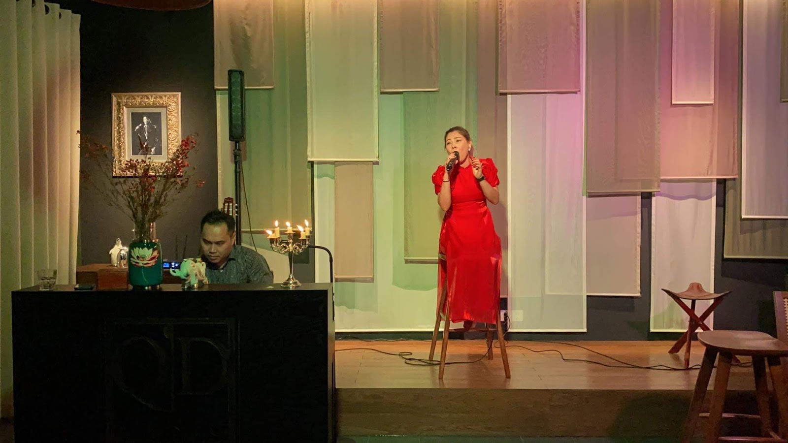 Trong căn biệt thự của Quang Dũng còn có một sân khấu riêng để thỏa mãn đam mê ca hát. Ảnh internet