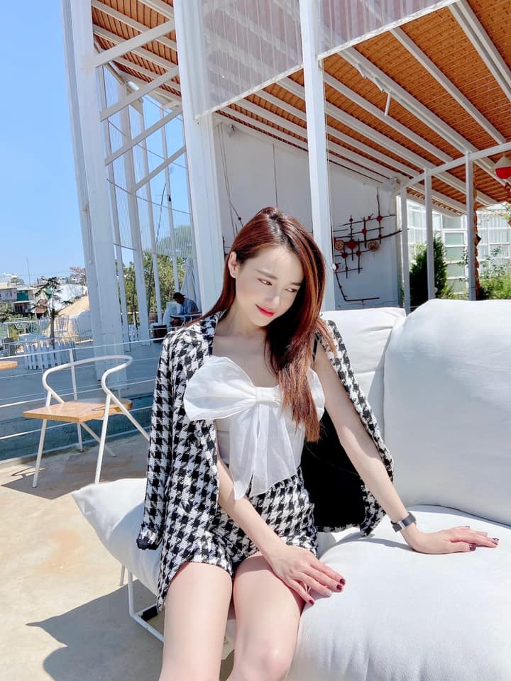 Nhan sắc thăng hạng của Nhã Phương sau kỳ nghỉ Tết được Trường Giang chăm sóc tận tình. Ảnh FBNV Nhan sắc thăng hạng của Nhã Phương sau kỳ nghỉ Tết được Trường Giang chăm sóc tận tình. Ảnh FBNV