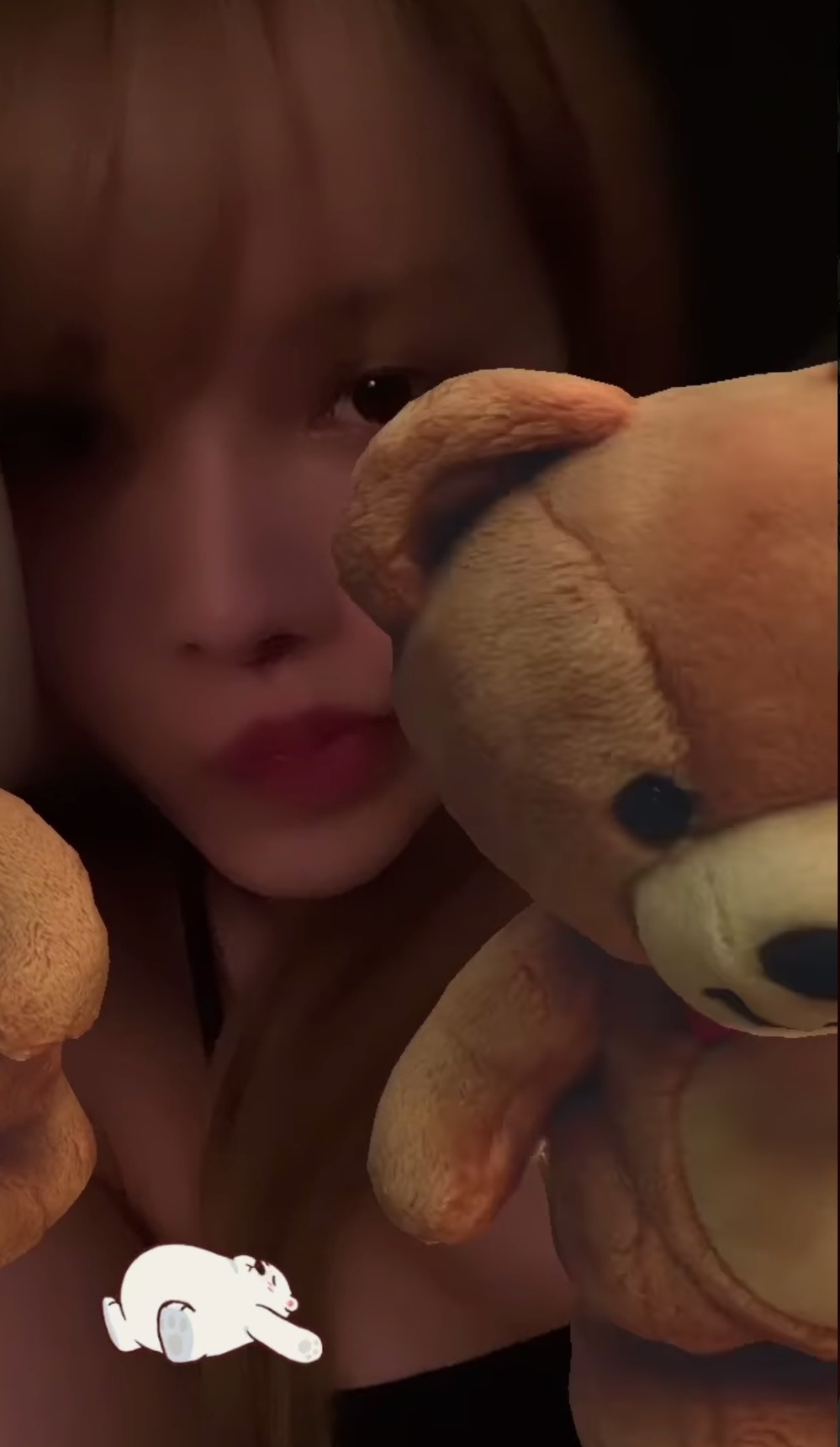 Ngày 19/2, Thiều Bảo Trâm tháo chiếc khuyên mũi khiến fan xôn xao. Ảnh internet