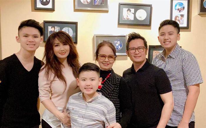 Gia đình Bằng Kiều vẫn luôn yêu thương con dâu cũ. Ảnh internet Gia đình Bằng Kiều vẫn luôn yêu thương con dâu cũ. Ảnh internet