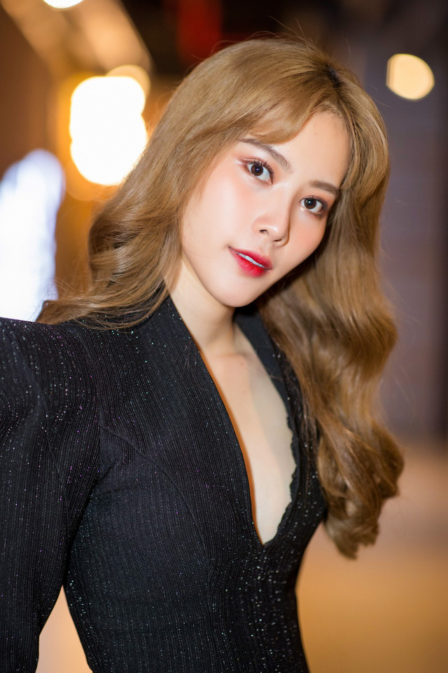 Sở hữu nhan sắc xinh đẹp nhưng đường tình duyên với Nam Em lại khá lận đận. Ảnh internet Sở hữu nhan sắc xinh đẹp nhưng đường tình duyên với Nam Em lại khá lận đận. Ảnh internet