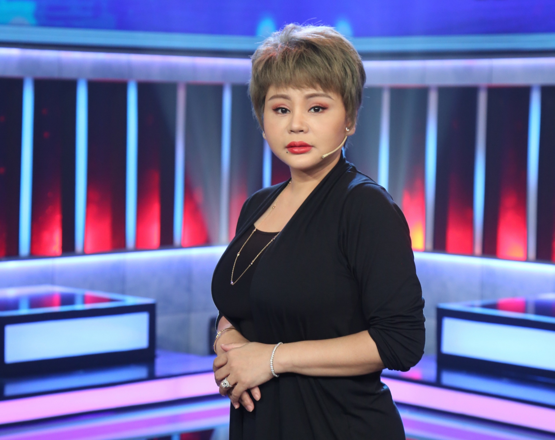 Ngoại hình ngày càng cá tính của danh hài Lê Giang. Ảnh internet