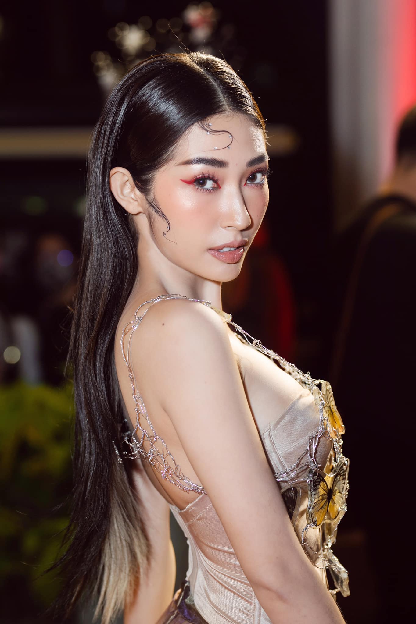 Khổng Tú Quỳnh biến hóa với nhiều phong cách khác nhau từ ngọt ngào đến cá tính. Ảnh FBNV