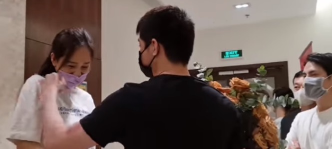 Noo Phước Thịnh có màn đụng chạm cực ngọt ngào dành cho Mai Phương Thúy. Ảnh internet Noo Phước Thịnh có màn đụng chạm cực ngọt ngào dành cho Mai Phương Thúy. Ảnh internet