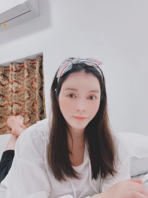 Lý Nhã Kỳ tự tin khoe mặt mộc không dấu vết của sự lão hóa. Ảnh FBNV