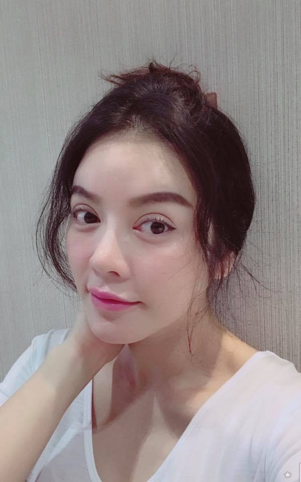 Mỗi lần để mặt mộc là Lý Nhã Kỳ lại khiến fan xao xuyến với nhan sắc lão hóa ngược. Ảnh FBNV