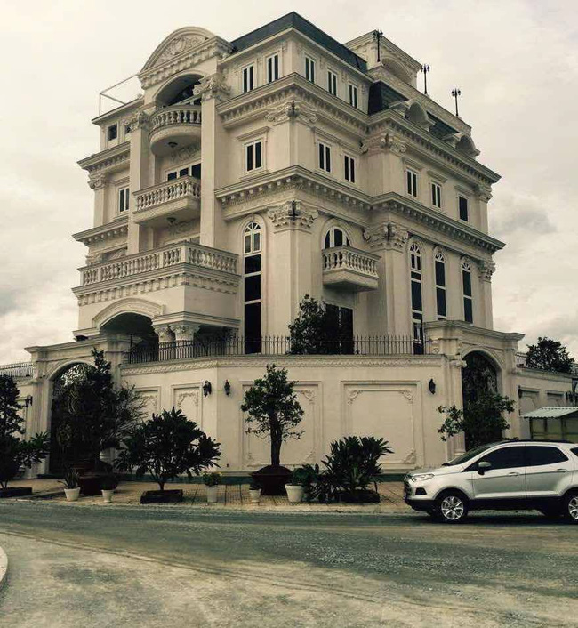 Căn biệt thự nguy nga trên mặt phố của Lý Nhã Kỳ. Ảnh internet