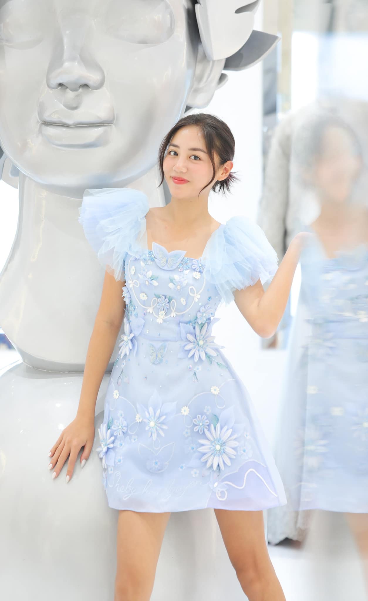 Nhan sắc ngày càng xinh đẹp của Văn Mai Hương sau thời gian sóng gió. Ảnh FBNV