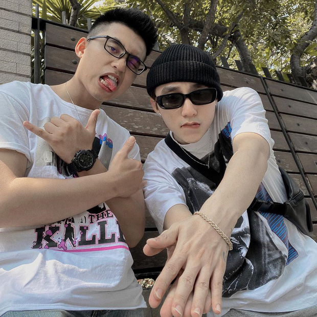 Đứng cạnh Sơn Tùng M-TP, Việt Hoàng không hề bị lép vế hay lu mờ. Ảnh FBNV