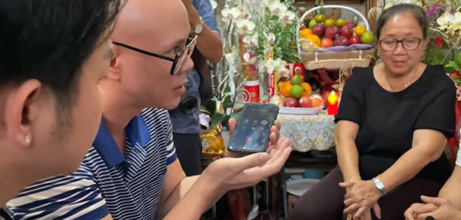 Ca sĩ Phan Đinh Tùng đối chất trực tiếp với vợ 2 cố ca sĩ Vân Quang Long. Ảnh internet Ca sĩ Phan Đinh Tùng đối chất trực tiếp với vợ 2 cố ca sĩ Vân Quang Long. Ảnh internet