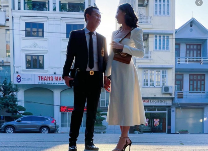 Chồng cũ Lệ Quyên tay trong tay với Cẩm Đan. Ảnh intenret