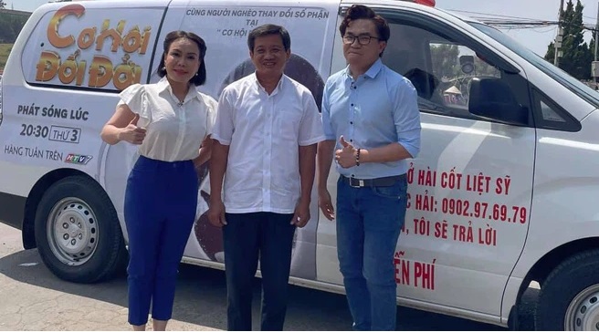 Việt Hương tự ý bỏ tiền tặng ông Đoàn Ngọc Hải mua xe mà chưa kịp hỏi ý kiến chồng. Ảnh internet Việt Hương tự ý bỏ tiền tặng ông Đoàn Ngọc Hải mua xe mà chưa kịp hỏi ý kiến chồng. Ảnh internet