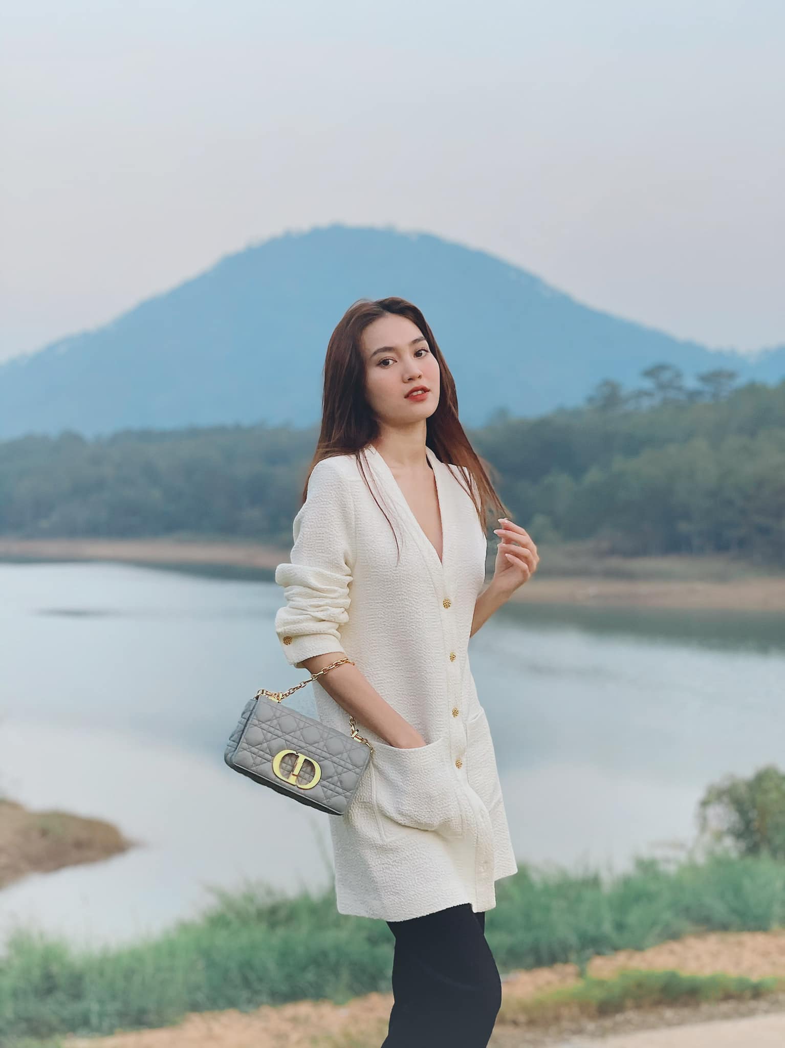 Mặc dù khá gầy so với trước đây nhưng nhan sắc của Ninh Dương Lan Ngọc vẫn không hề tụt hạng. Ảnh FBNV