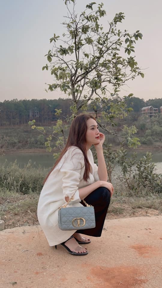 Ninh Dương Lan Ngọc ngày càng khẳng khiu khiến fan lo lắng. Ảnh FBNV