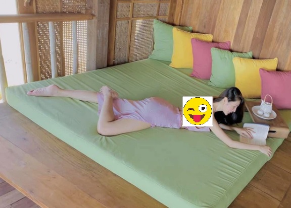 Thủy Tiên lộ ảnh chốn riêng tư, bất ngờ hơn là người đứng sau loạt khoảnh khắc tế nhị này lại chính là Công Vinh. Ảnh FBNV