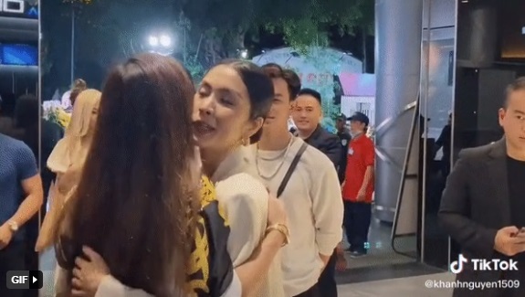 Gương mặt của Tăng Thanh Hà cũng thiếu sức sống vì quá gầy. Ảnh cắt từ clip