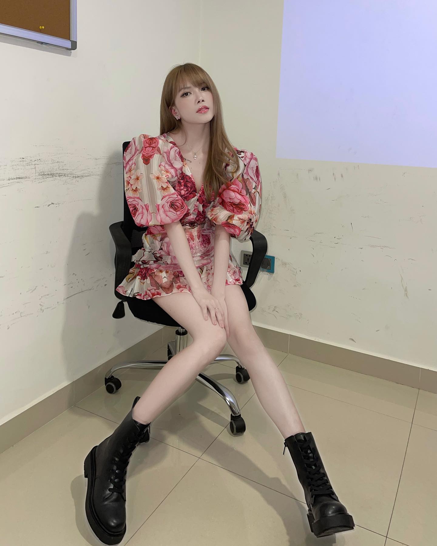 Trước đó, Thiều Bảo Trâm cũng bị chê cố tình chỉnh ảnh cho gầy để trở nên đáng thương. Ảnh FBNV Trước đó, Thiều Bảo Trâm cũng bị chê cố tình chỉnh ảnh cho gầy để trở nên đáng thương. Ảnh FBNV