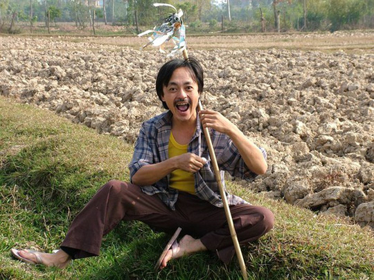 Hình ảnh quen thuộc của nghệ sĩ Giang Còi khi còn trẻ. Ảnh internet Hình ảnh quen thuộc của nghệ sĩ Giang Còi khi còn trẻ. Ảnh internet