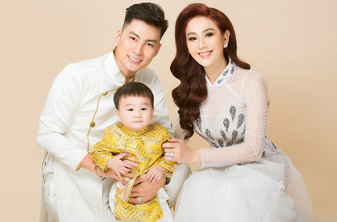 Sau khi chuyển giới, Lâm Khánh Chi có cuộc sống viên mãn vừa có được hạnh phúc hôn nhân lại được thỏa mãn vai trò làm mẹ. Ảnh internet Sau khi chuyển giới, Lâm Khánh Chi có cuộc sống viên mãn vừa có được hạnh phúc hôn nhân lại được thỏa mãn vai trò làm mẹ. Ảnh internet