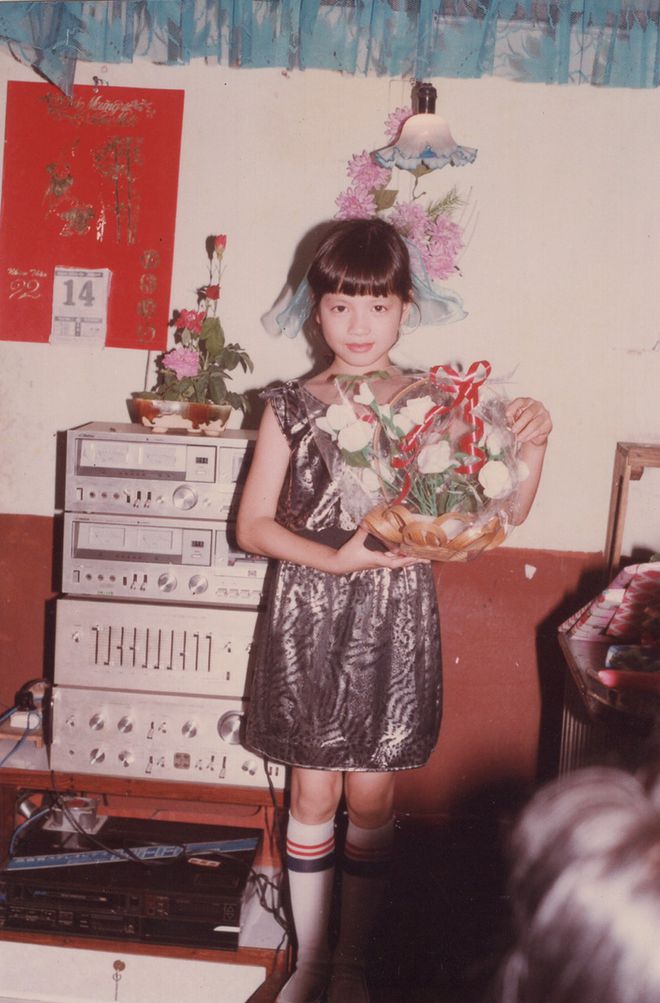 Khoe ảnh khi còn nhỏ, Lý Nhã Kỳ chứng minh thần thái và khí chất từ tấm bé. Ảnh FBNV Khoe ảnh khi còn nhỏ, Lý Nhã Kỳ chứng minh thần thái và khí chất từ tấm bé. Ảnh FBNV