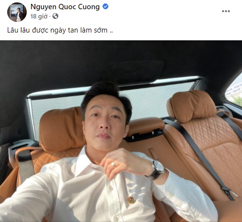 Hết giờ làm là Cường đô la phải về nhà không còn thời gian la cà, rong chơi như thời độc thân. Ảnh FBNV Hết giờ làm là Cường đô la phải về nhà không còn thời gian la cà, rong chơi như thời độc thân. Ảnh FBNV