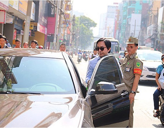 'Ông hoàng cải lương' có sở thích đổi xế hộp liên tục. Ảnh internet 'Ông hoàng cải lương' có sở thích đổi xế hộp liên tục. Ảnh internet