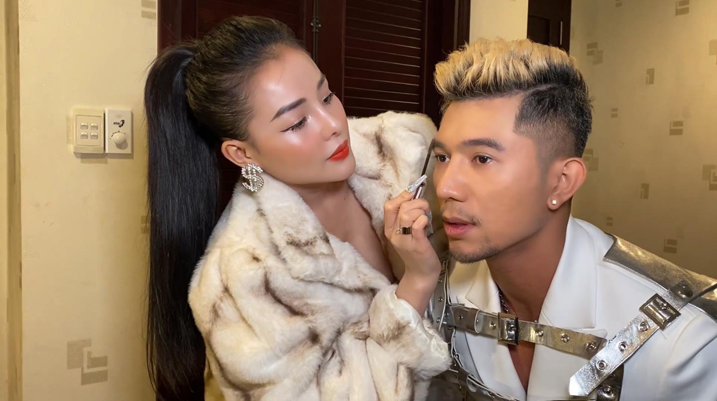 Ngân 98 và Lương Bằng Quang ngày càng mặn nồng. Ảnh FBNV