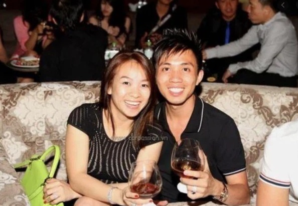 Đại gia Minh Nhựa và vợ cả khi còn đang mặn nồng. Ảnh internet Đại gia Minh Nhựa và vợ cả khi còn đang mặn nồng. Ảnh internet