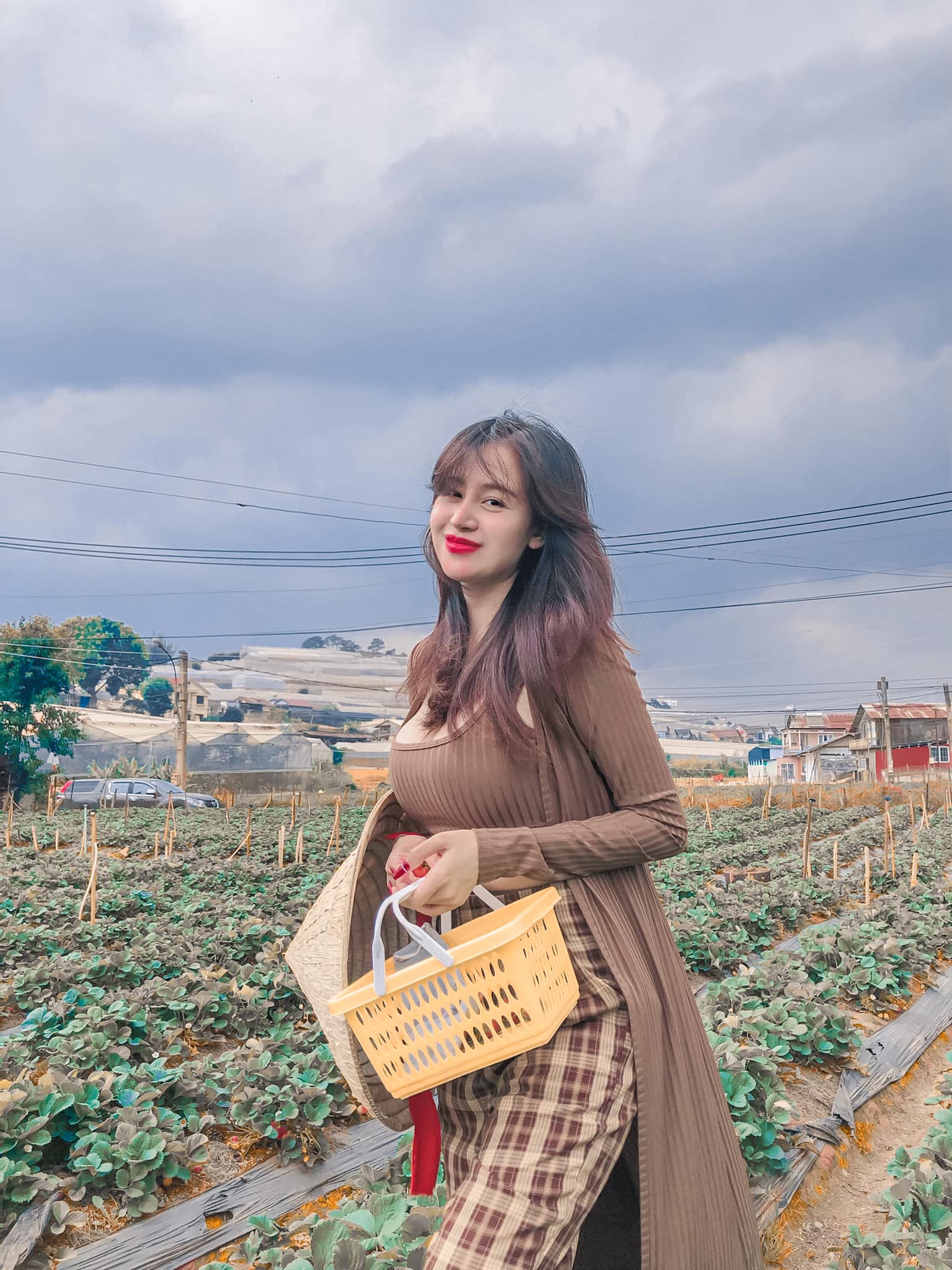 Sau khi trùng tu nhan sắc, bà Tưng Huyền Anh nhìn khá khác lạ nhưng được fan khen ngợi ngày càng xinh. Ảnh FBNV Sau khi trùng tu nhan sắc, bà Tưng Huyền Anh nhìn khá khác lạ nhưng được fan khen ngợi ngày càng xinh. Ảnh FBNV