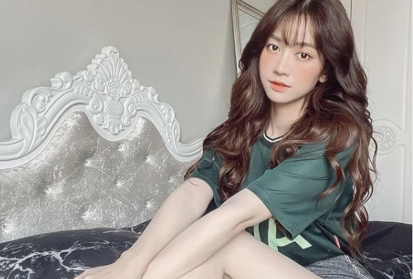 Tiktoker Lê Bống có sở thích mặc đồ thiếu vải và đã không ít lần bị cư dân mạng góp ý về phong cách thời trang. Ảnh FBNV Tiktoker Lê Bống có sở thích mặc đồ thiếu vải và đã không ít lần bị cư dân mạng góp ý về phong cách thời trang. Ảnh FBNV