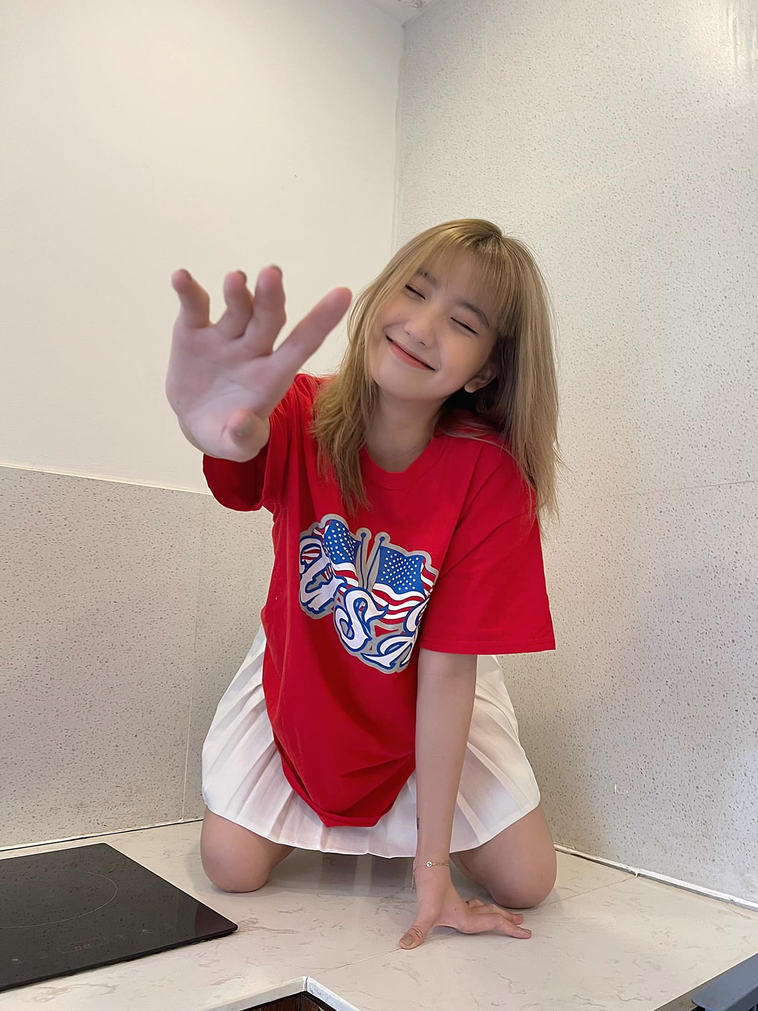 Nàng hotgirl tiktok Khánh Huyền tạo dáng nhí nhảnh trước ống kính khoe nhan sắc đầy sức sống. Ảnh FBNV Nàng hotgirl tiktok Khánh Huyền tạo dáng nhí nhảnh trước ống kính khoe nhan sắc đầy sức sống. Ảnh FBNV