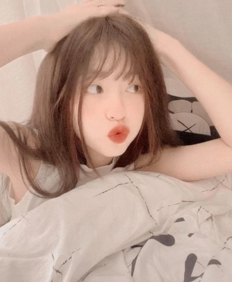 Hotgirl 'trứng rán cần mỡ' Thanh Tâm thường xuyên khoe những khoảnh khắc 'giường chiếu' trên trang cá nhân. Ảnh FBNV Hotgirl 'trứng rán cần mỡ' Thanh Tâm thường xuyên khoe những khoảnh khắc 'giường chiếu' trên trang cá nhân. Ảnh FBNV