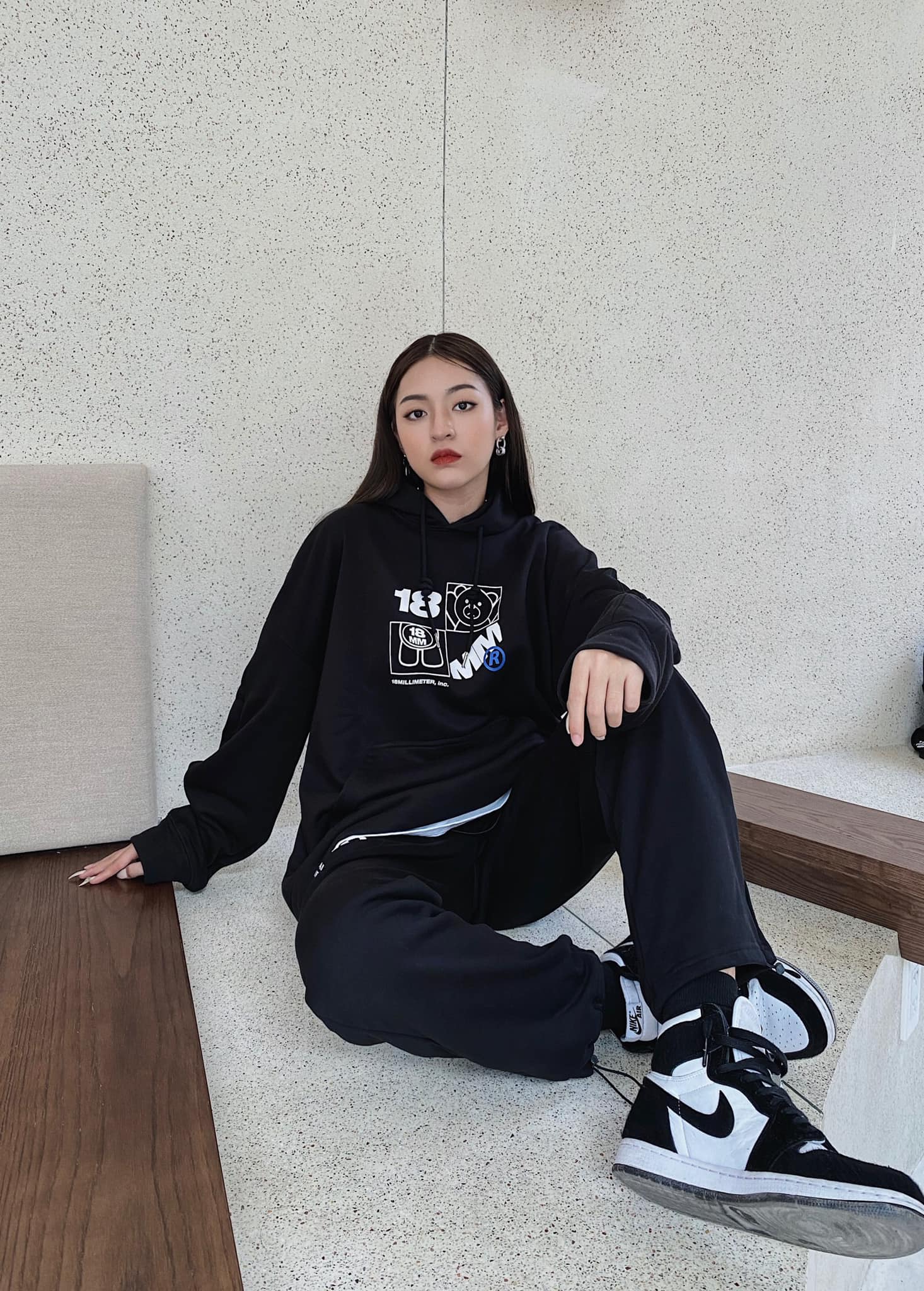 Trần Thị Thanh Tâm khi thì dịu dàng, khi thì đầy cá tính trong phong cách thời trang. Ảnh FBNV