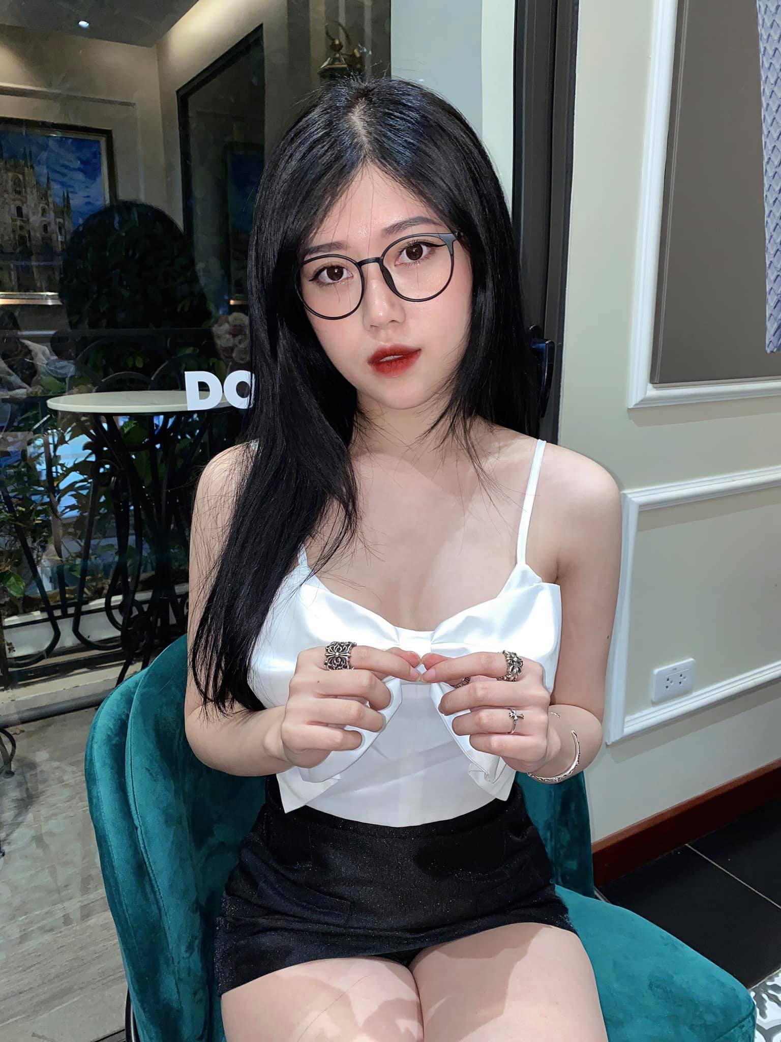 Thủy Tiên - là một trong số những streamer hot nhất làng game ở thời điểm hiện tại với lượng người theo dõi đông đảo. Ảnh FBNV