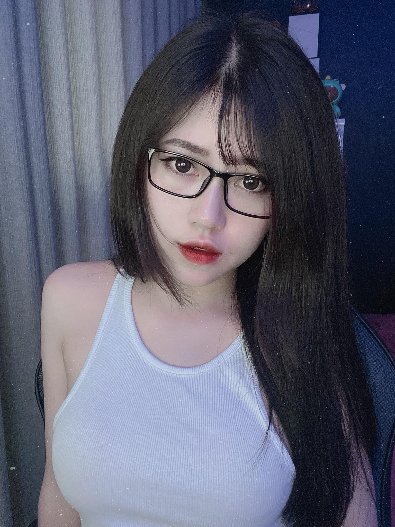 Nhan sắc xinh đẹp cuốn hút người xem của nữ streamer Thủy Tiên. Ảnh FBNV
