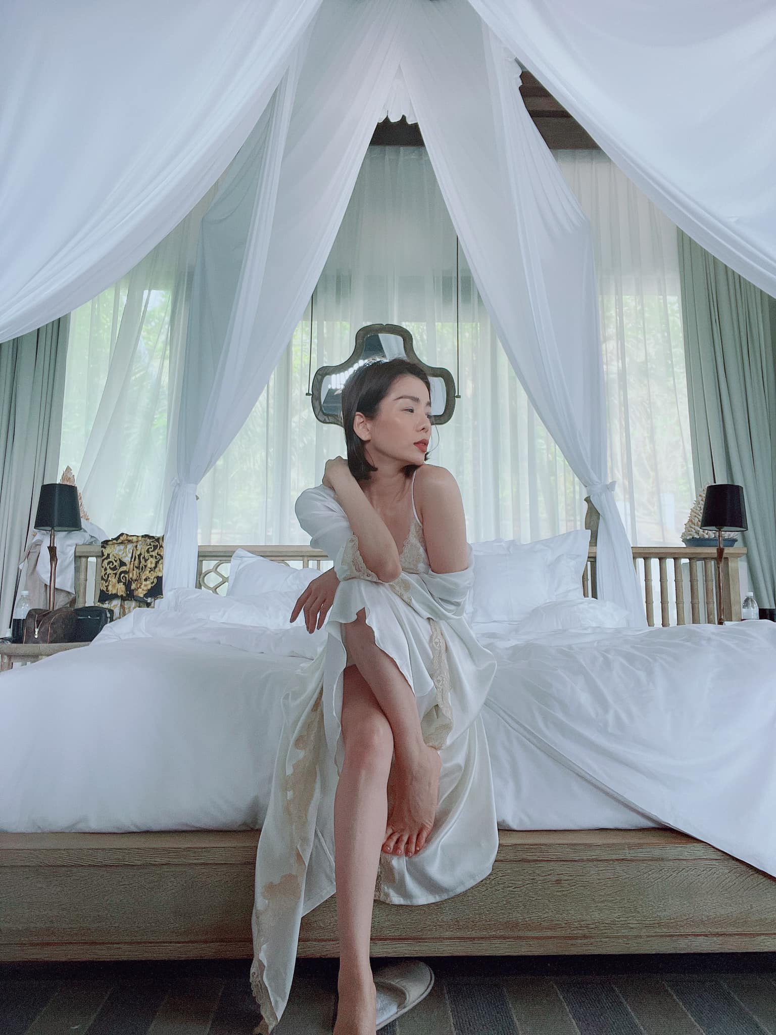 Lệ Quyên trải lòng về 1 năm sóng gió với những đảo lộn trong cuộc sống: Phút tâm sự thật của người phụ nữ từng trải nhưng fan chỉ chú ý vào khoảnh khắc giường chiếu của nữ ca sĩ. Ảnh FBNV