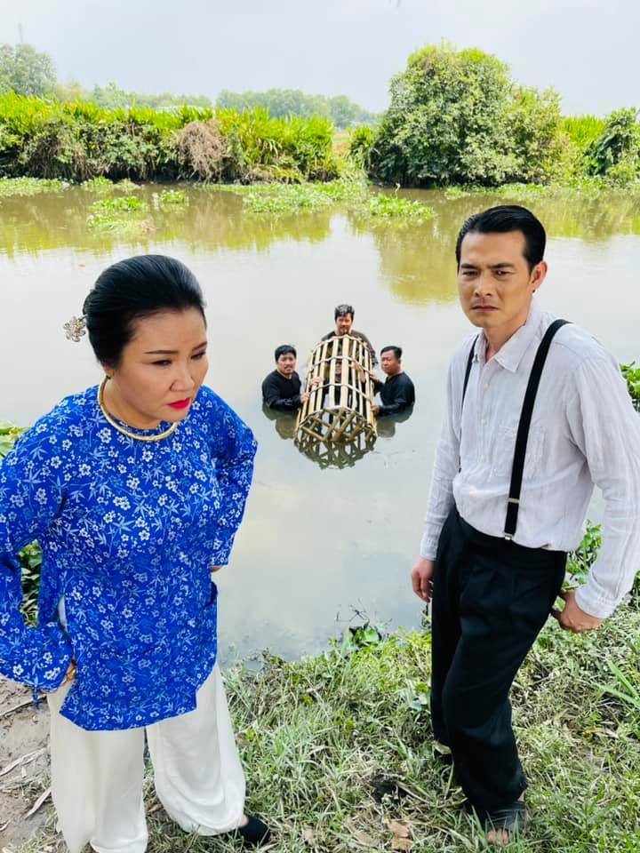 Tuy nhiên nam diễn viên cũng không mấy vui vẻ trong hậu trường. Ảnh internet Tuy nhiên nam diễn viên cũng không mấy vui vẻ trong hậu trường. Ảnh internet