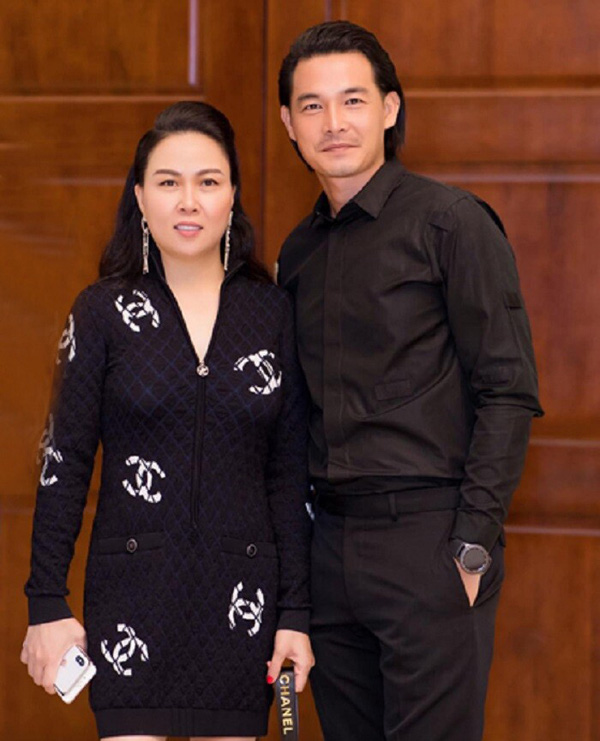 Quách Ngọc Ngoan chính thức đường ai nấy đi với Phượng Chanel sau 6 năm hẹn hò. Ảnh internet Quách Ngọc Ngoan chính thức đường ai nấy đi với Phượng Chanel sau 6 năm hẹn hò. Ảnh internet