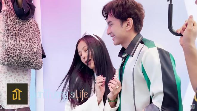 Nam Thư tuyên bố dứt tình hết yêu Đàm Vĩnh Hưng vì phải lòng Đan Trường mất rồi. Ảnh internet Nam Thư tuyên bố dứt tình hết yêu Đàm Vĩnh Hưng vì phải lòng Đan Trường mất rồi. Ảnh internet