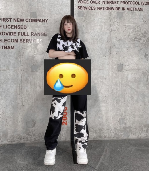 Hotgirl Tiktok Lê Bống lại làm fan một phen ngượng ngùng vì bàn tay hư đặt sau vị trí. Ảnh IGNV Hotgirl Tiktok Lê Bống lại làm fan một phen ngượng ngùng vì bàn tay hư đặt sau vị trí. Ảnh IGNV