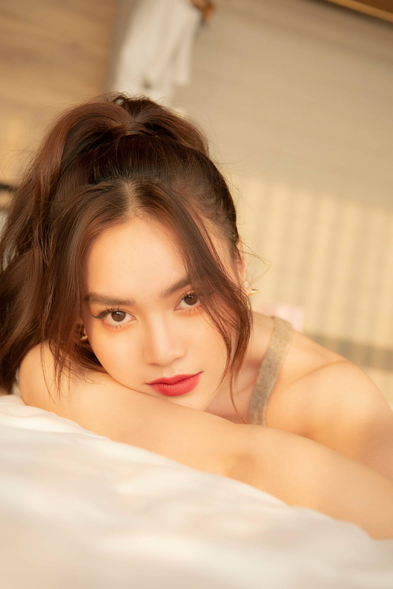 Khoảnh khắc hậu trường gây tò mò của Ninh Dương Lan Ngọc sau ồn ào clip - Ảnh 1