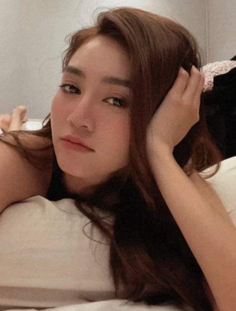 Dạo gần đây, Ninh Dương Lan Ngọc rất chăm chỉ khoe ảnh 'giường chiếu'. Ảnh FBNV