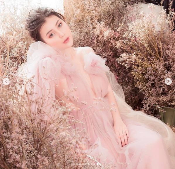 Ở tuổi 15, cô nàng không chỉ gây chú ý bởi gương mặt lai tây, chiều cao nổi trội 1m67. Ảnh IGNV