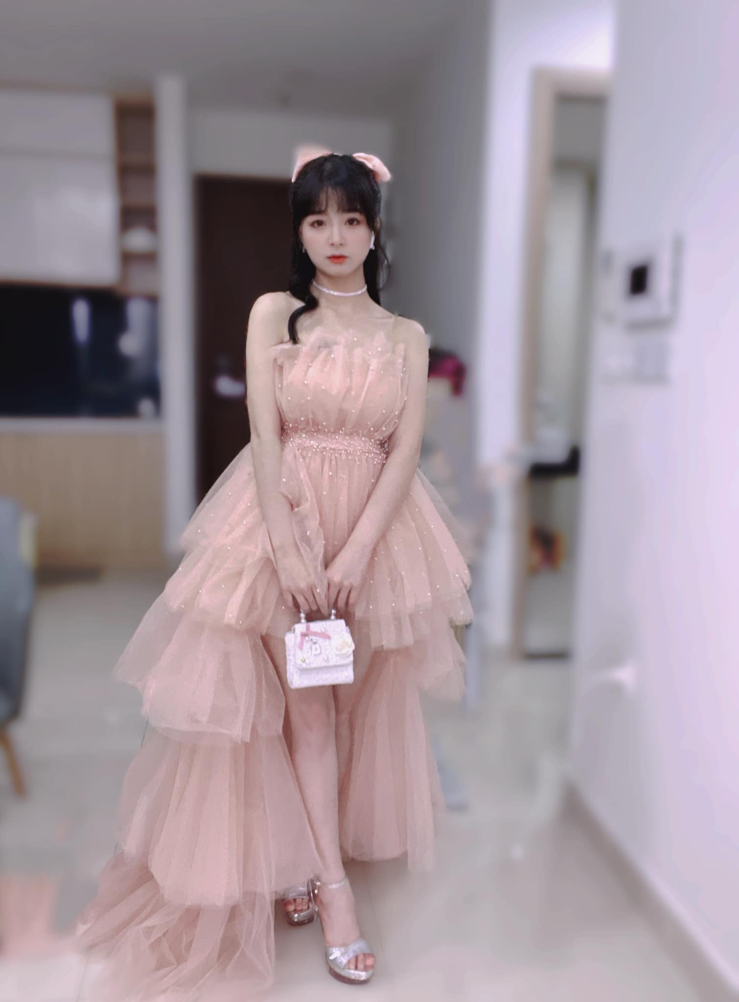 Diện trang phục nữ sinh 'thánh nữ streamer' Liên quân Mèo 2k4 làm fan xao xuyến - Ảnh 1