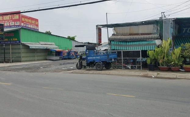 Tin tức pháp luật 24h: Trêu ghẹo phụ nữ, 2 thanh niên bị nhóm đối tượng lạ mặt chặn xe máy, đâm thương vong ở Sài Gòn. Ảnh Trí thức trẻ Tin tức pháp luật 24h: Trêu ghẹo phụ nữ, 2 thanh niên bị nhóm đối tượng lạ mặt chặn xe máy, đâm thương vong ở Sài Gòn. Ảnh Trí thức trẻ