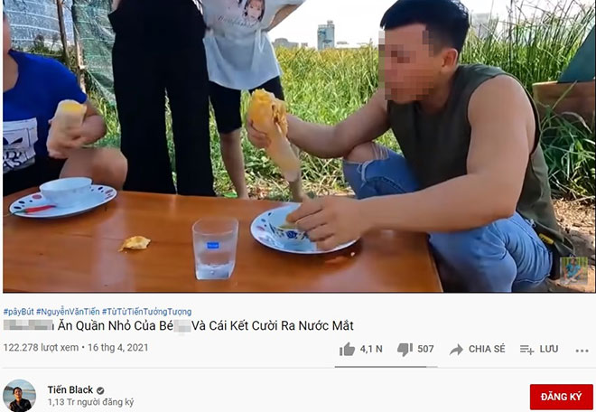 Sau Hưng Vlog, Thơ Nguyễn, đến lượt kênh Youtuber Tiến Black bất chấp dư luận đăng video nhảm nhí. Ảnh chụp từ màn hình Sau Hưng Vlog, Thơ Nguyễn, đến lượt kênh Youtuber Tiến Black bất chấp dư luận đăng video nhảm nhí. Ảnh chụp từ màn hình