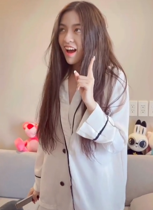 Hotgirl trứng rán Trần Thanh Tâm không ngại khoe nhan sắc khi vừa ngủ dậy của mình. Ảnh Tiktok nhân vật Hotgirl trứng rán Trần Thanh Tâm không ngại khoe nhan sắc khi vừa ngủ dậy của mình. Ảnh Tiktok nhân vật