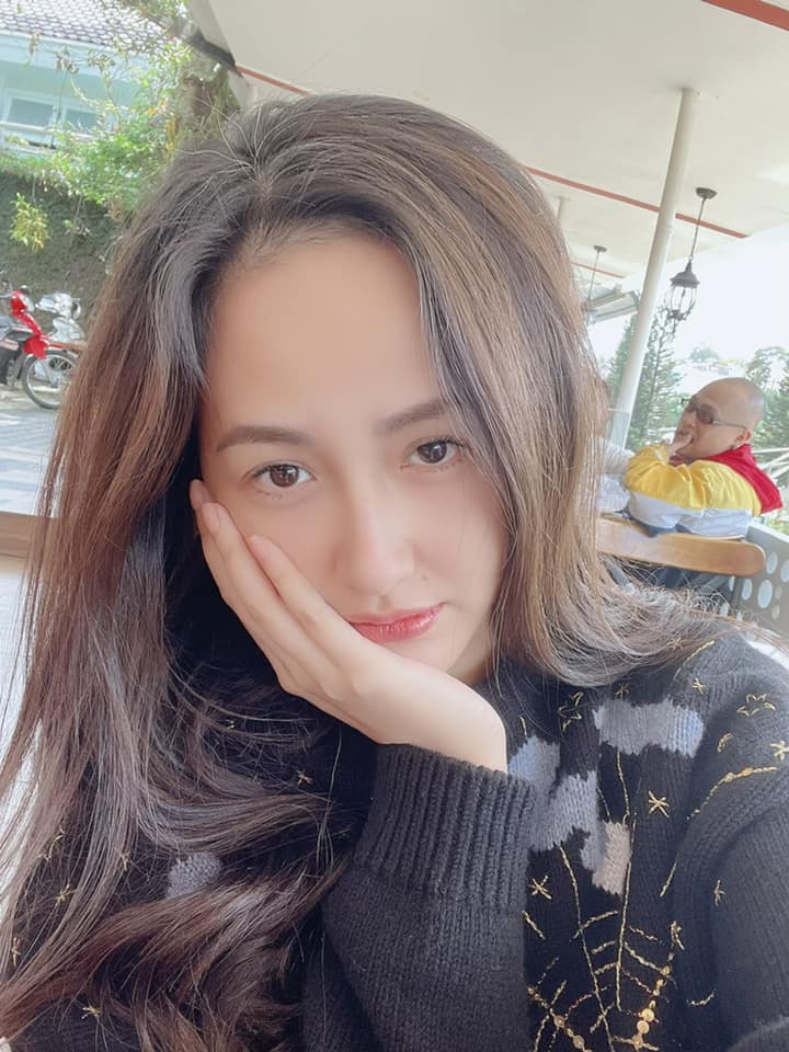 Mai Phương Thúy vô tư khoe mặt mộc xinh đẹp của mình. Ảnh FBNV