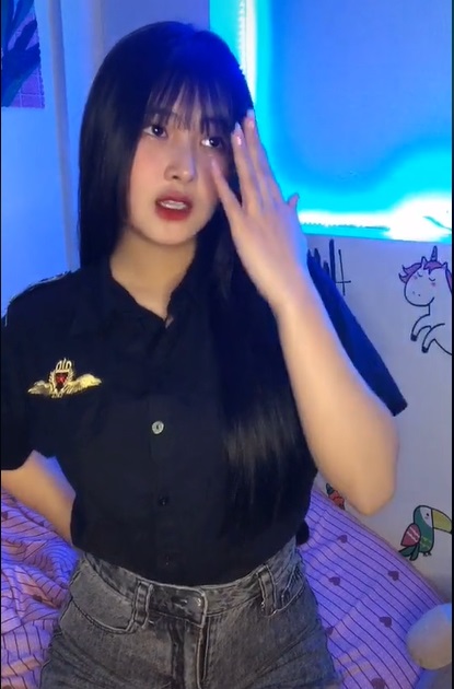 'Thánh nữ streamer 2001' Quỳnh Alee khoe vũ điệu sôi động cùng nhan sắc xinh đẹp khó rời mắt - Ảnh 1 'Thánh nữ streamer 2001' Quỳnh Alee khoe vũ điệu sôi động cùng nhan sắc xinh đẹp khó rời mắt - Ảnh 1