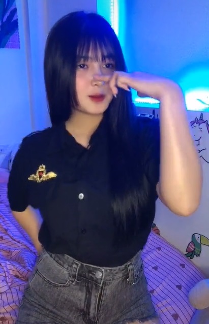 'Thánh nữ streamer 2001' Quỳnh Alee khoe vũ điệu sôi động cùng nhan sắc xinh đẹp khó rời mắt - Ảnh 2 'Thánh nữ streamer 2001' Quỳnh Alee khoe vũ điệu sôi động cùng nhan sắc xinh đẹp khó rời mắt - Ảnh 2